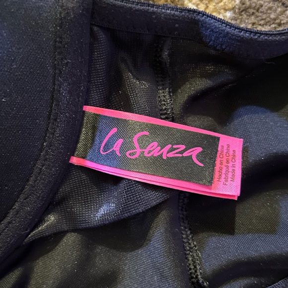 Velvet double strapped black push-up bra, clips in the front - Picture 7 of 7